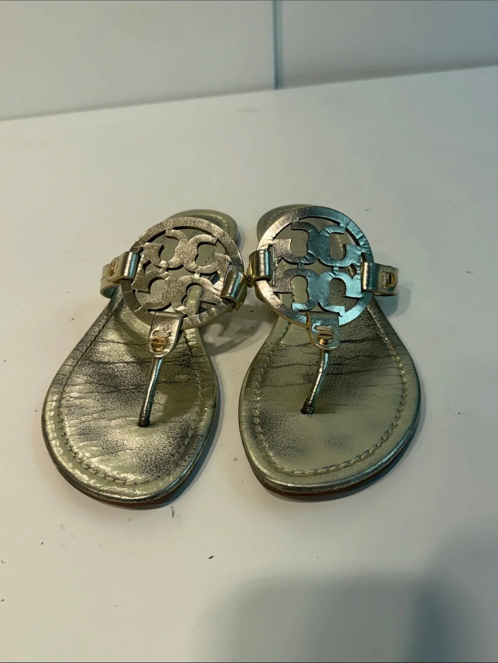 Used Tory Burch size 6 Metallic Logo Circle Thong Sandals